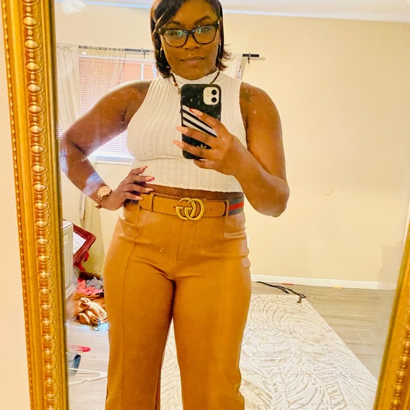 Meet your Posher, Amber - Picture 10 of 11